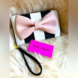 Betsy Johnson Travel Wallet/ Wristlet Lg. Blk & White Stripe Powder pink Bow NWT